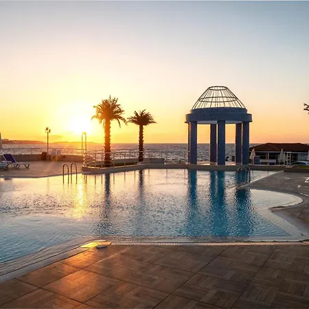 Dome & Casino At Kyrenia 호텔 4*